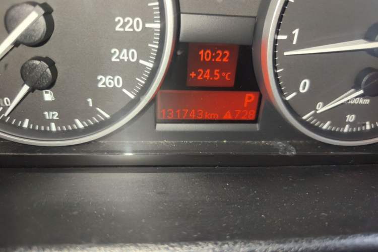 Used BMW X1 2012 sDrive18i Luxury Edition Odometer Close Up