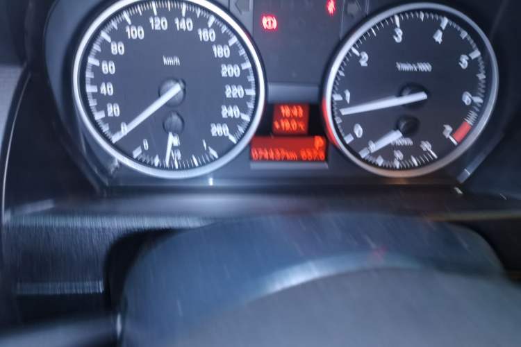Used BMW X1 2012 sDrive18i Luxury Edition Odometer Close Up