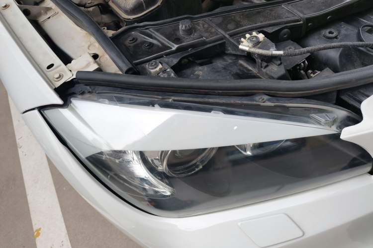 Used BMW X1 2012 sDrive18i Luxury Model Right Front Headlight