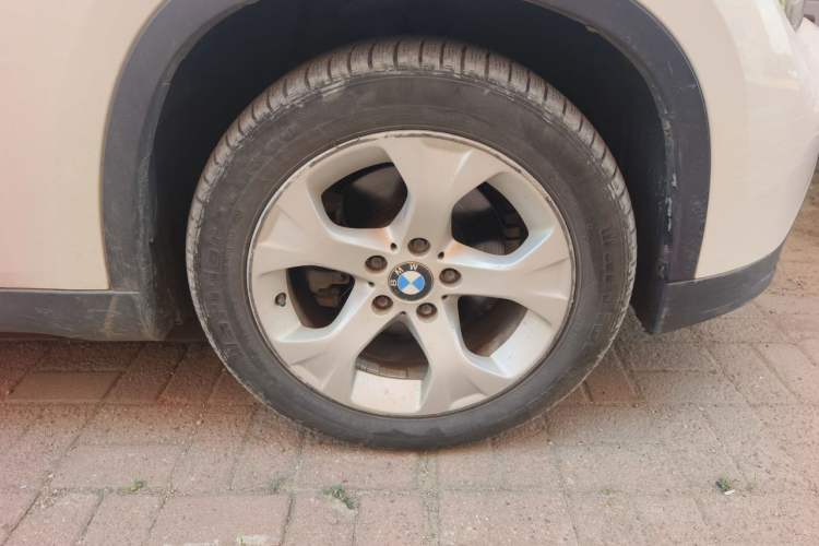 Used BMW X1 2012 sDrive18i Fashion Model Right Front Wheel Hub