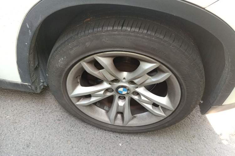 Used BMW X1 2012 xDrive20i Right Front Wheel Hub