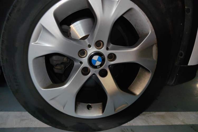 Used BMW X1  Right Front Wheel Hub