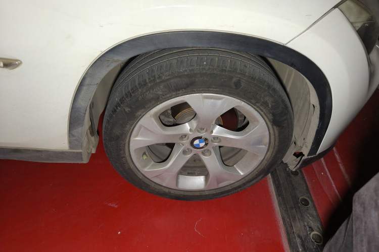Used BMW X1 2012 sDrive18i Luxury Model Right Front Wheel Hub
