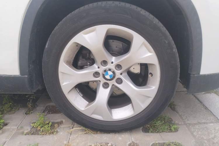 Used BMW X1 2012 sDrive18i Fashion Model Right Front Wheel Hub