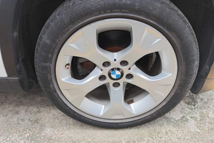 Used BMW X1 2012 sDrive18i Fashion Model Right Front Wheel Hub