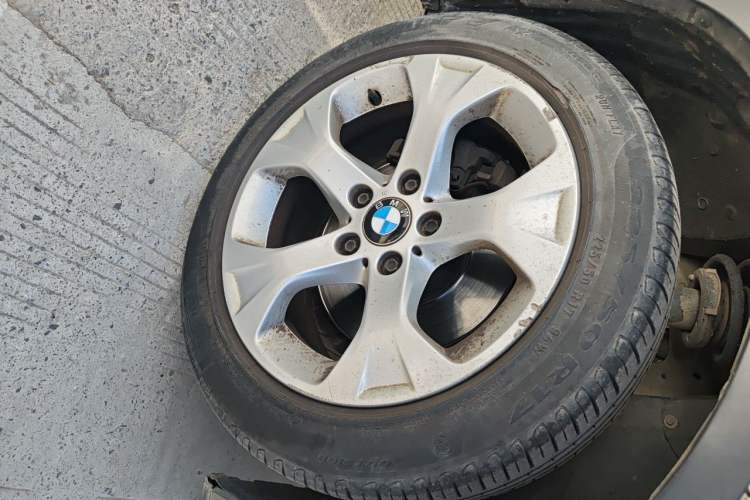 Used BMW X1 2012 sDrive18i Fashion Model Right Front Wheel Hub