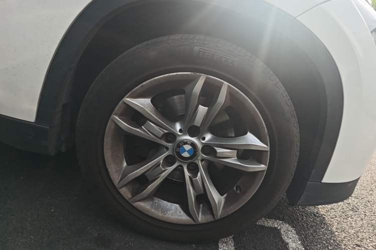 Used BMW X1 2012 sDrive18i Luxury Edition Right Front Wheel Hub