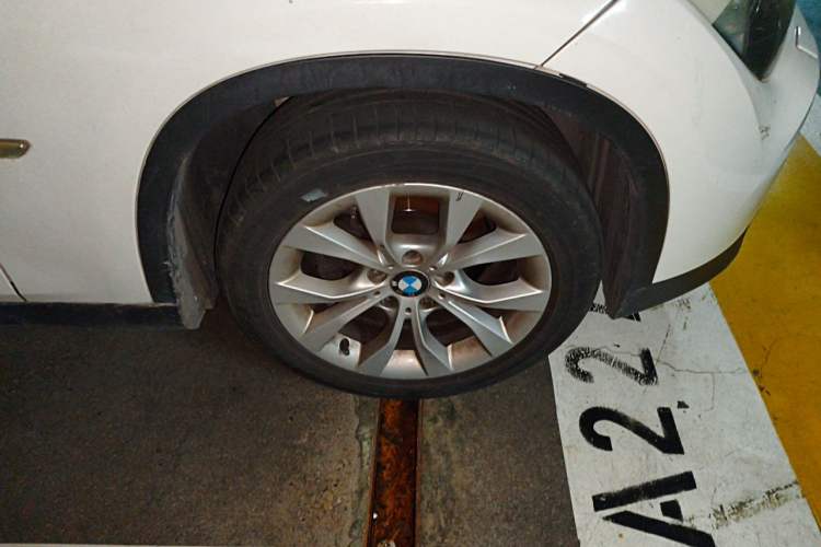 Used BMW X1 2012 xDrive20i Right Front Wheel Hub