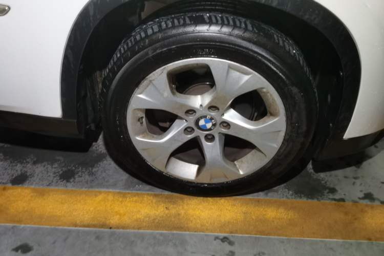 Used BMW X1 2012 sDrive18i Fashion Model Right Front Wheel Hub
