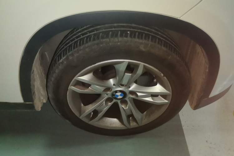 Used BMW X1 2012 xDrive20i Right Front Wheel Hub