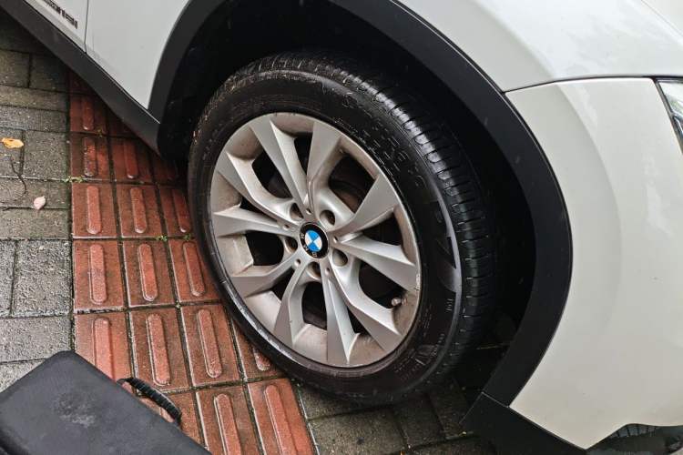 Used BMW X1 2012 sDrive18i Luxury Edition Right Front Wheel Hub