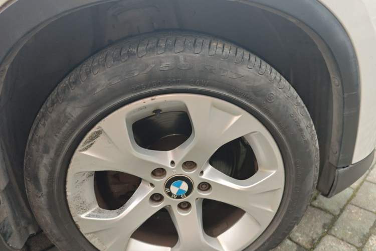 Used BMW X1 2012 sDrive18i Luxury Model Right Front Wheel Hub
