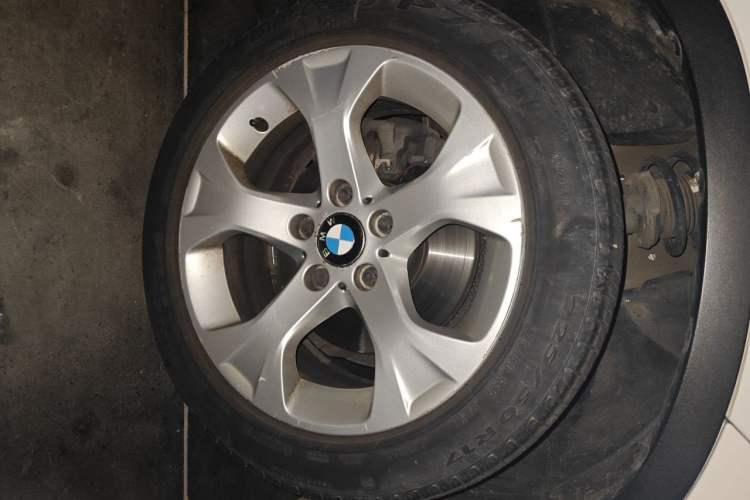 Used BMW X1 2012 sDrive18i Luxury Model Right Front Wheel Hub