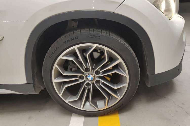 Used BMW X1 2012 xDrive28i Right Front Wheel Hub