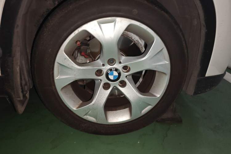 Used BMW X1 2012 sDrive18i Luxury Model Right Front Wheel Hub