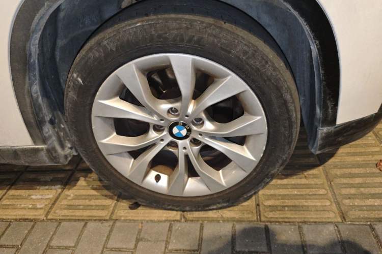 Used BMW X1 2012 sDrive18i Luxury Edition Right Front Wheel Hub