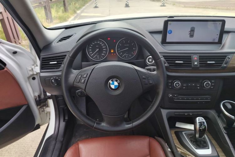 Used BMW X1 2012 xDrive20i Luxury Model Steering Wheel