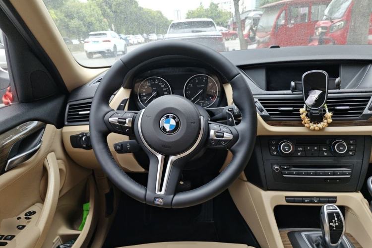 Used BMW X1 2012 xDrive20i Luxury Model Steering Wheel