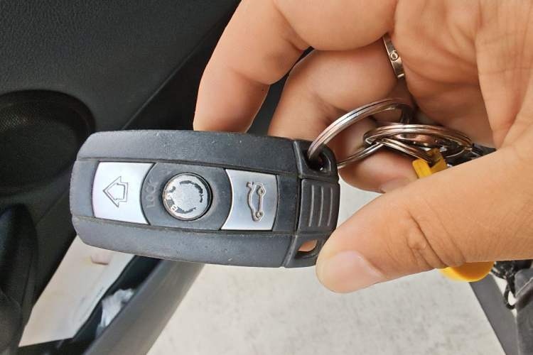 Used BMW X1 2012 sDrive18i Luxury Edition Vehicle Key