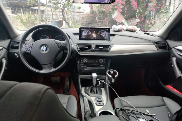 Used BMW X1 2012 sDrive18i Luxury Edition Center Console