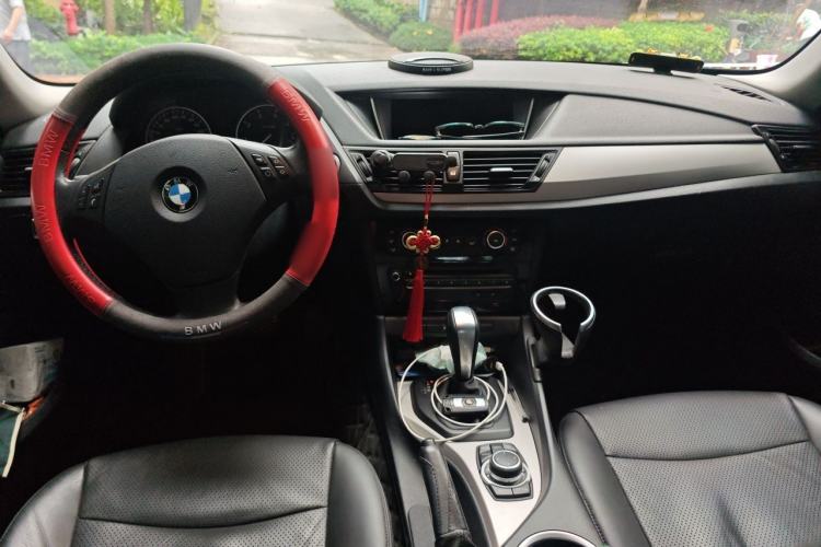 Used BMW X1 2012 sDrive18i Luxury Edition Center Console
