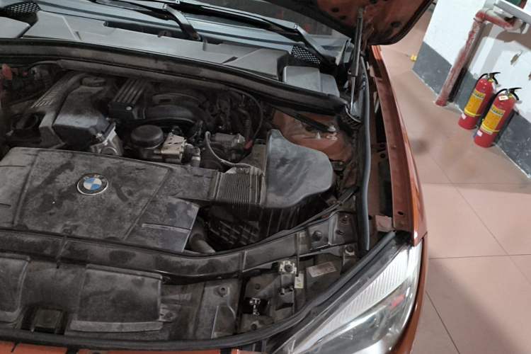 Used BMW X1 2012 sDrive18i Luxury Edition Engine Bay Left