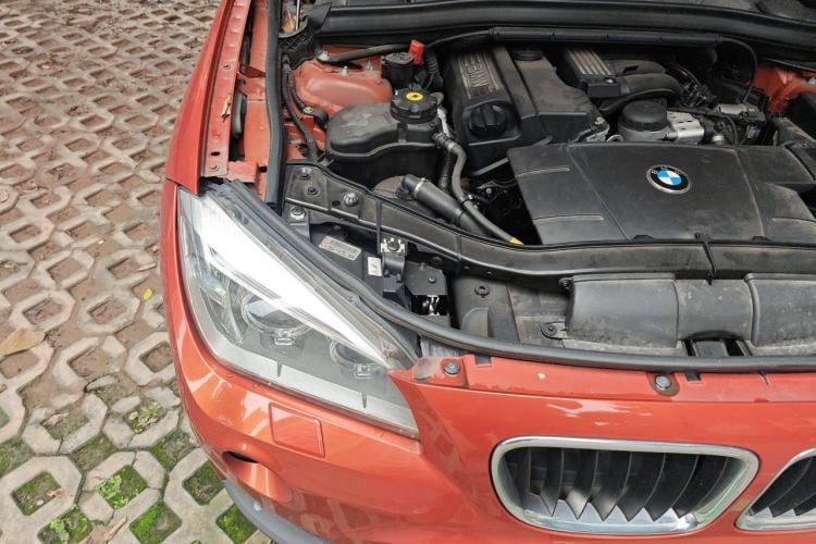 Used BMW X1 2012 sDrive18i Luxury Edition Engine Bay Right
