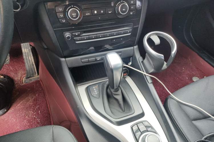 Used BMW X1 2012 sDrive18i Luxury Edition Gear Lever