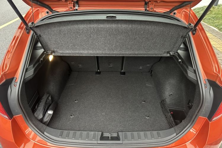 Used BMW X1 2012 xDrive20i Interior 6