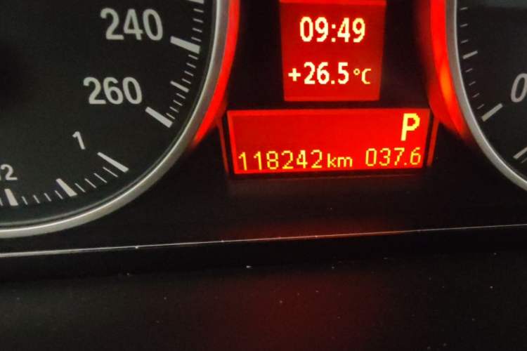 Used BMW X1 2012 sDrive18i Luxury Edition Odometer Close Up