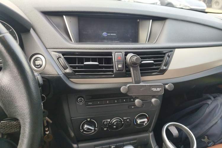 Used BMW X1 2013 sDrive18i Fashion Model Audio And AC Panel