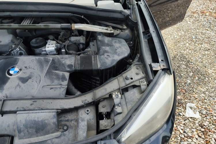 Used BMW X1 2013 sDrive18i Fashion Model Engine Bay Left