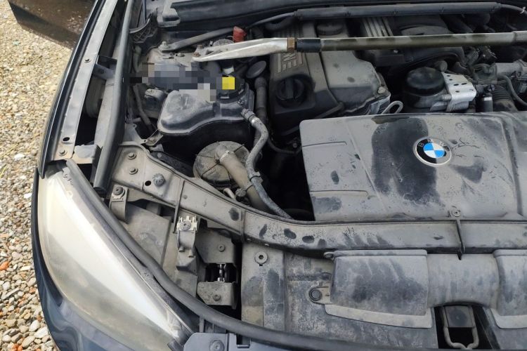 Used BMW X1 2013 sDrive18i Fashion Model Engine Bay Right