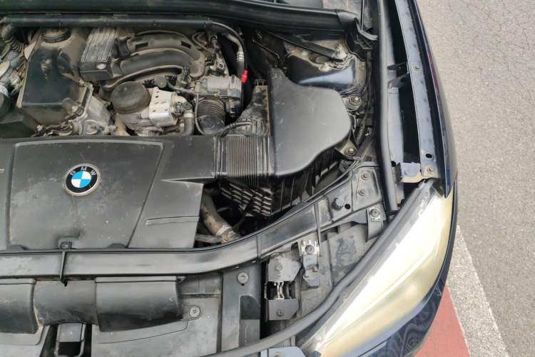 Used BMW X1 2013 sDrive18i Sport Design Package Engine Bay Left