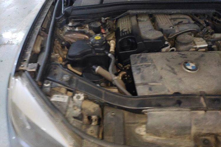 Used BMW X1 2013 sDrive18i Fashion Model Engine Bay Right