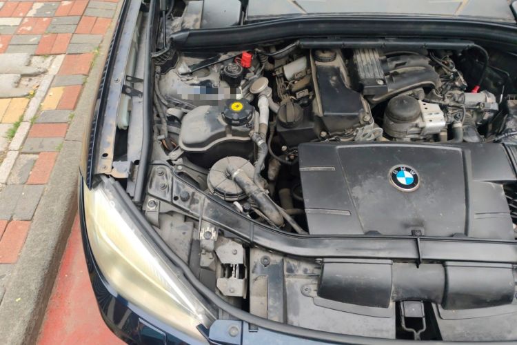 Used BMW X1 2013 sDrive18i Sport Design Package Engine Bay Right