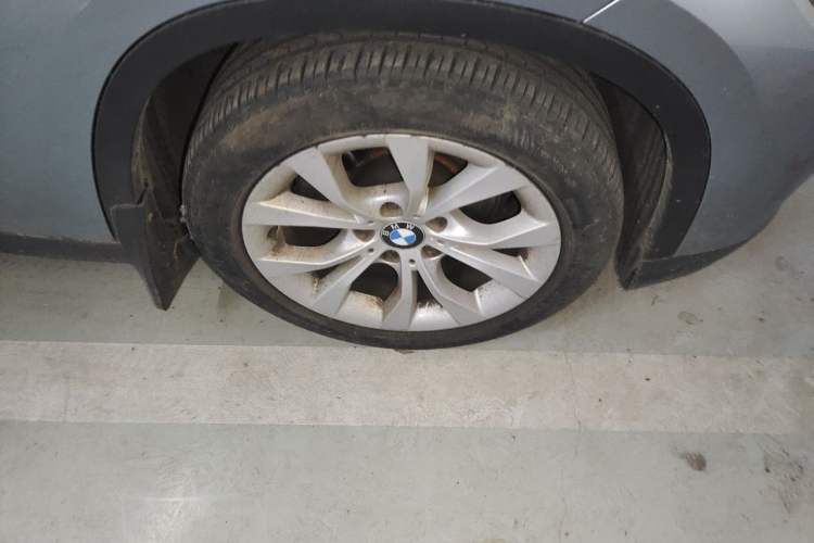 Used BMW X1 2013 sDrive18i Fashion Model Right Front Wheel Hub