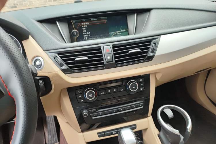 Used BMW X1 2013 sDrive18i Fashion Model Audio And AC Panel