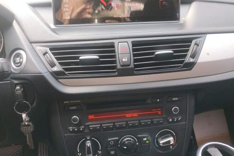 Used BMW X1 2013 sDrive18i Fashion Model Audio And AC Panel
