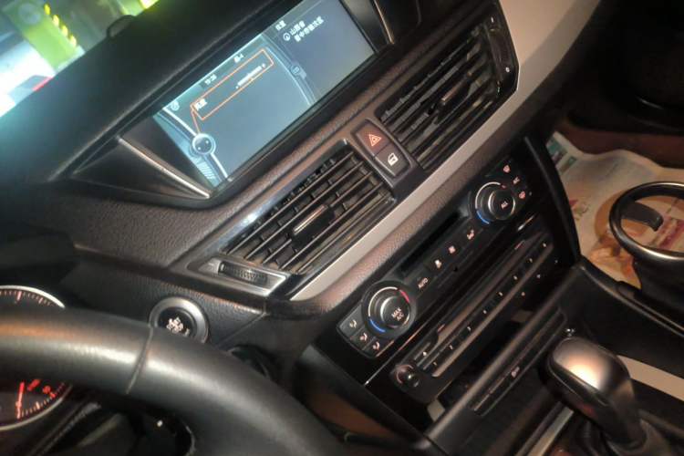 Used BMW X1 2013 sDrive18i Fashion Model Audio And AC Panel