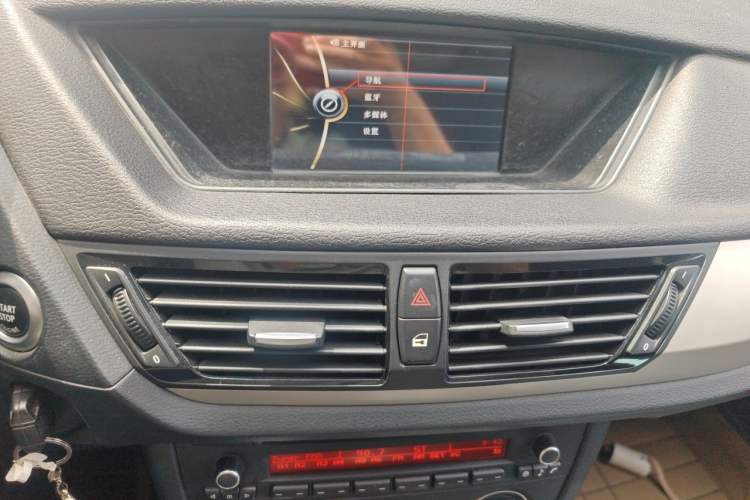 Used BMW X1 2013 sDrive18i Fashion Model Audio And AC Panel