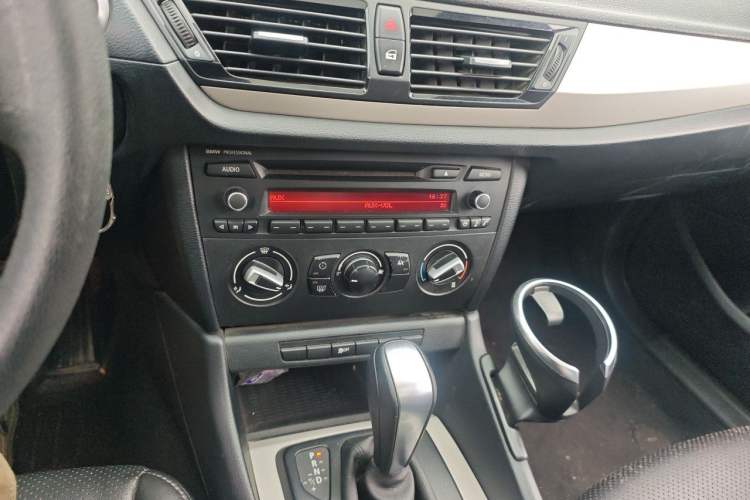Used BMW X1 2013 sDrive18i Fashion Model Audio And AC Panel