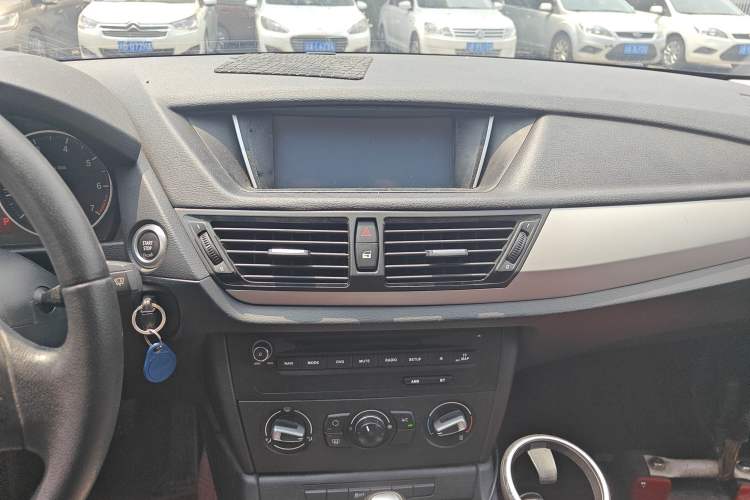 Used BMW X1 2013 sDrive18i Fashion Model Audio And AC Panel