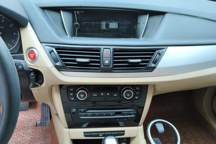 Used BMW X1 2013 sDrive18i Fashion Model Audio And AC Panel