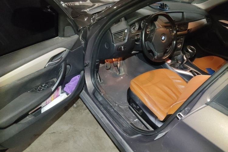 Used BMW X1 2013 sDrive18i manual model Driver Seat