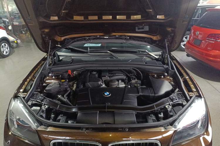 Used BMW X1 2013 sDrive18i Fashion Model Engine Bay