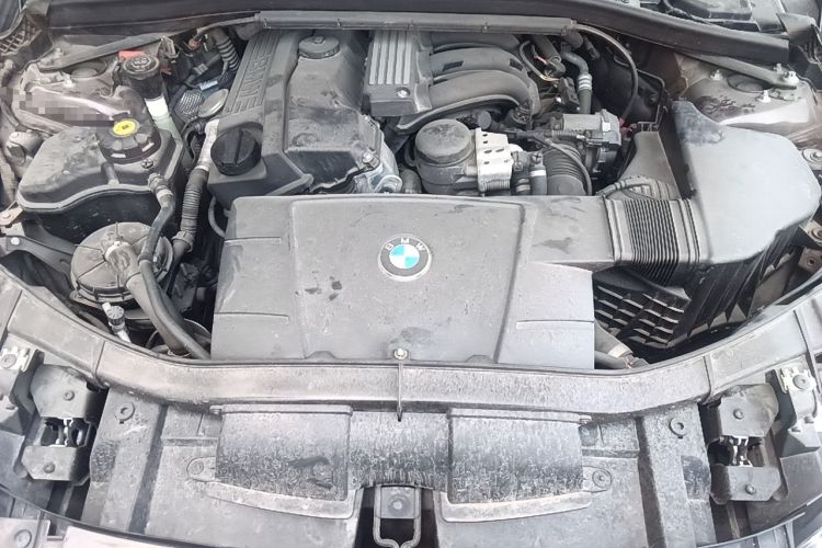 Used BMW X1 2013 sDrive18i Fashion Model Engine Bay