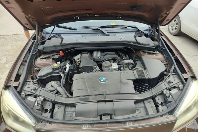 Used BMW X1 2013 sDrive18i Fashion Model Engine Bay