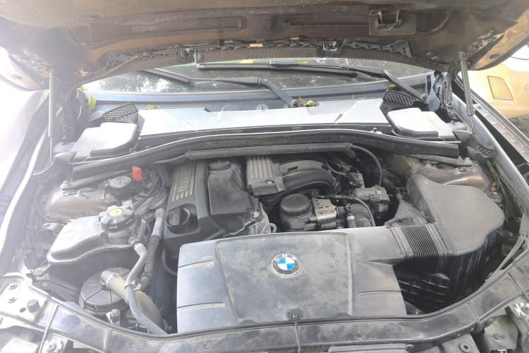 Used BMW X1 2013 sDrive18i Fashion Model Engine Bay