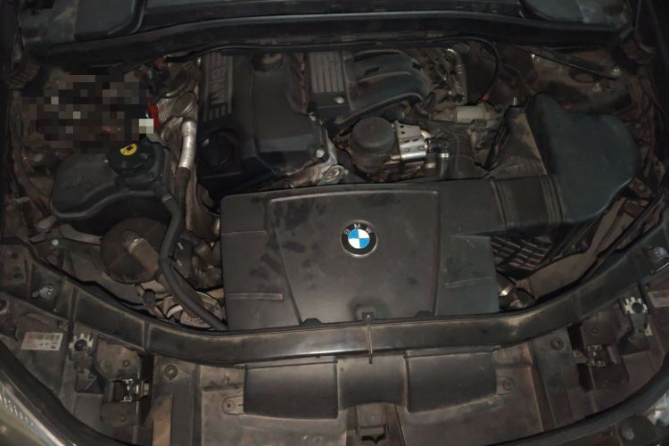 Used BMW X1 2013 sDrive18i Leading Model Engine Bay